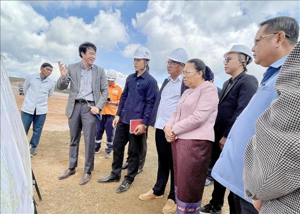 Phó Chủ tịch Quốc hội Lào thăm và làm việc tại Dự án đầu tư trọng điểm của Việt Nam