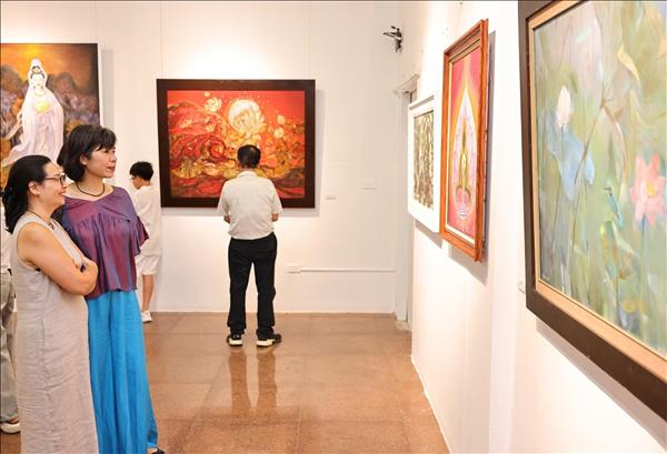 Triển lãm Sen đầu hạ IX - nghệ thuật kết nối cái đẹp với ánh sáng từ bi, trí tuệ của Đạo Phật