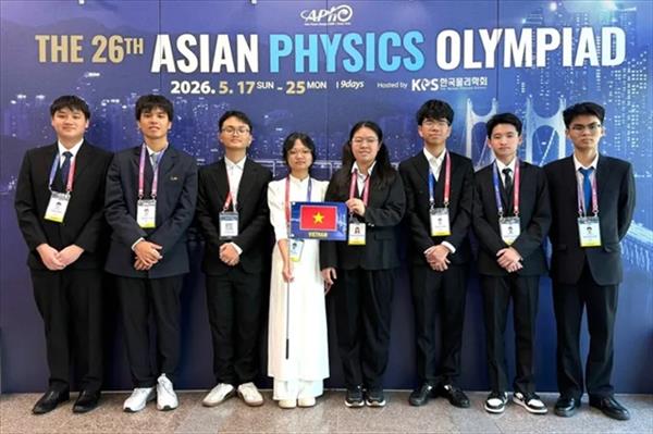 Vietnam ranks among Top 8 teams at 26th Asian Physics Olympiad