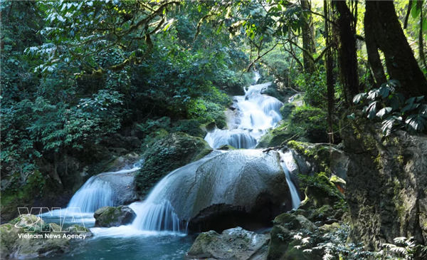 莱州深山中的南鲁瀑布正崛起为探险旅游新热点