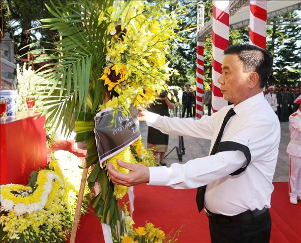 Thường trực Ban Bí thư Trần Cẩm Tú dự Lễ viếng, truy điệu và an táng hài cốt liệt sĩ tại tỉnh Hà Tĩnh