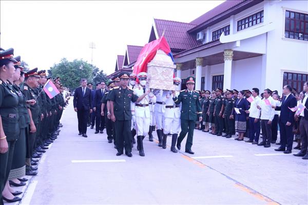 ພິທີໄຫວ້ອາໄລ, ນຳອັດຖິທະຫານອາສາສະໝັກ ແລະ ນັກຊ່ຽວຊານຫວຽດນາມ ທີ່ເສຍສະຫຼະຊີວິດຢູ່ ລາວກັບເມືອປະເທດ