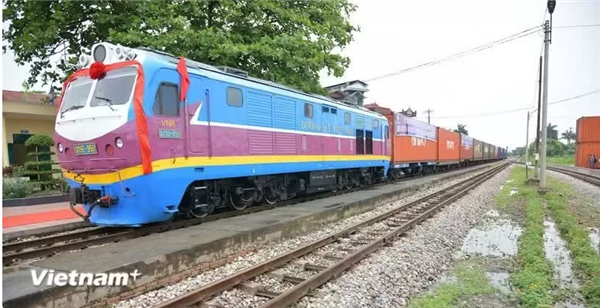 Le train international Vietnam-Chine relance la connectivité touristique transfrontalière