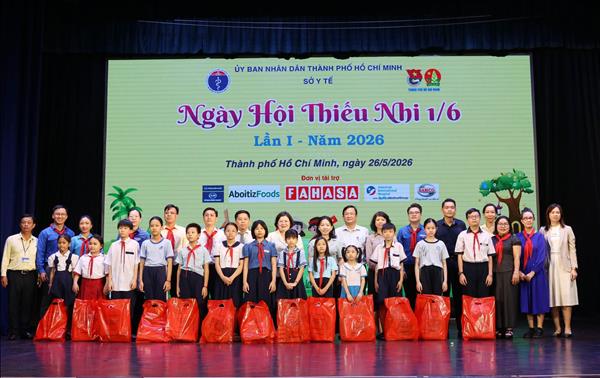 Chăm lo Tết thiếu nhi cho gần 2.000 trẻ em có hoàn cảnh khó khăn