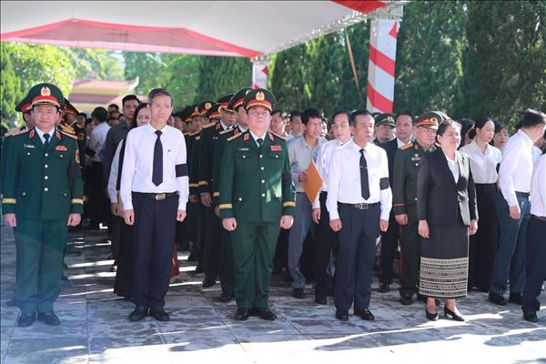 Đại tướng Nguyễn Trọng Nghĩa dự truy điệu, an táng hài cốt liệt sĩ Việt Nam hy sinh tại Lào