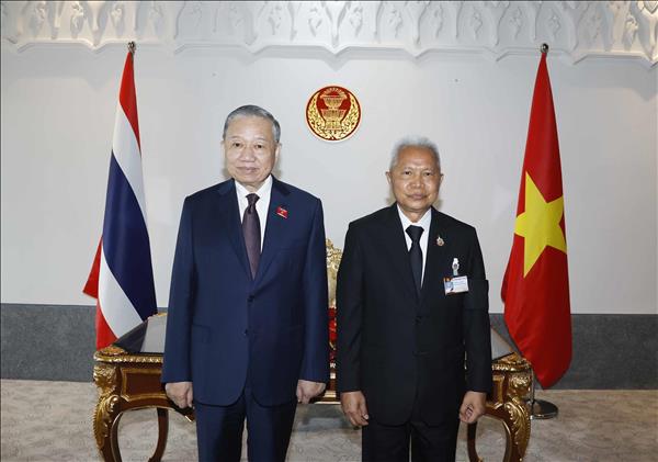 苏林总书记、国家主席会见泰国国会主席梭蓬·乍兰