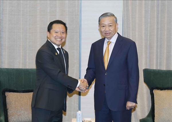 Vietnams top leader receives Executive Chairman of Thailands TCC Group