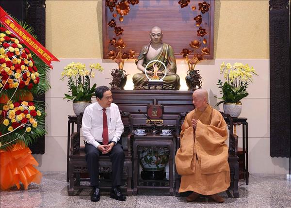 Top legislator extends Vesak greetings in Ho Chi Minh City