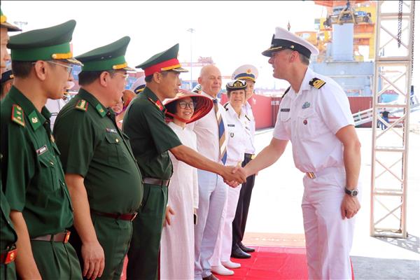 Ship of Royal Netherlands Navy makes port call in Hai Phong