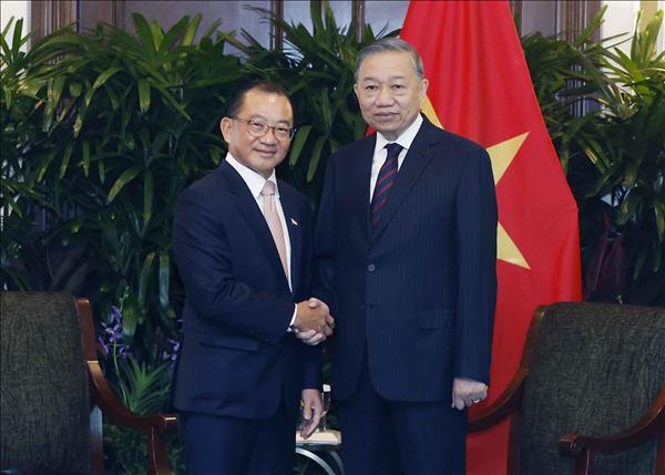 Máximo dirigente vietnamita se reúne con presidente del Parlamento singapurense