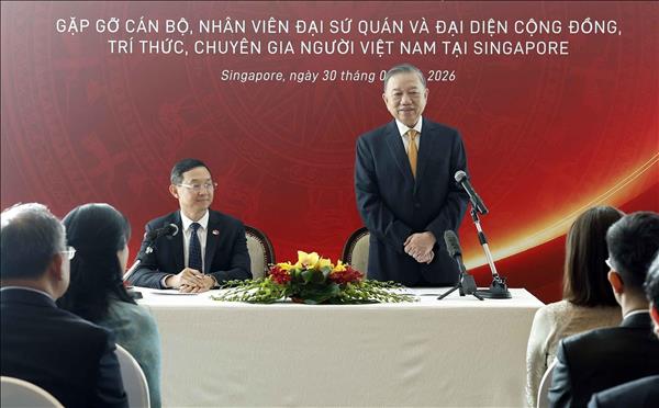 Tổng Bí thư, Chủ tịch nước gặp cộng đồng người Việt Nam tại Singapore