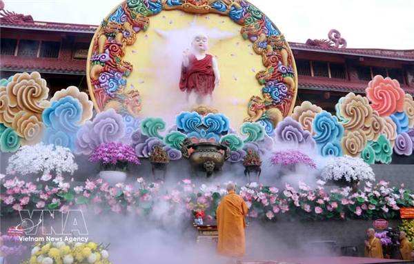 佛历2570年佛诞节庆典在胡志明市隆重举行