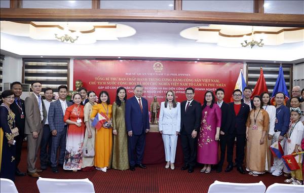 អគ្គលេខាបក្ស ប្រធានរដ្ឋ លោកតូ ឡឹម អញ្ជើញជួបជាមួយសហគមន៍ អាជីវកម្ម និងអ្នកជំនាញវៀតណាមនៅហ្វីលីពីន