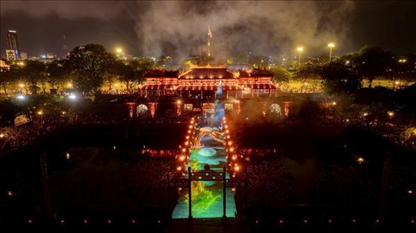 フエ市のナイトストリート ・ 文化遺産の保全と夜間経済の発展を両立