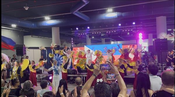 越南首次亮相巴黎亚洲流行文化节 展现富有特色与充满活力的国家形象
