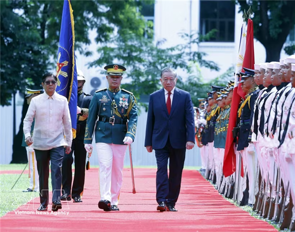 Efectúan ceremonia oficial al máximo dirigente de Vietnam en Filipinas
