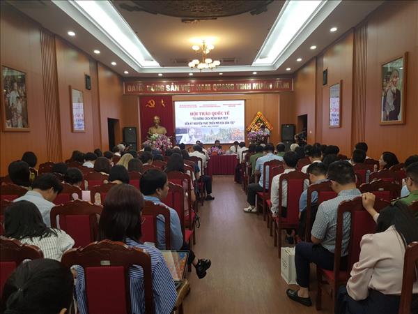 សកម្មភាពរំលឹកខួបលើកទី ១១៥ ទិវាលោកប្រធានហូជីមិញចាកចេញពីមាតុភូមិទៅស្វែងរកមាគ៌ាសង្គ្រោះជាតិ