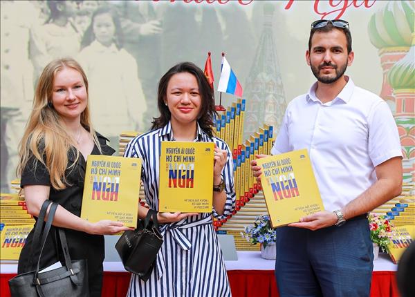 Ra mắt cuốn sách Nguyễn Ái Quốc – Hồ Chí Minh với nước Nga