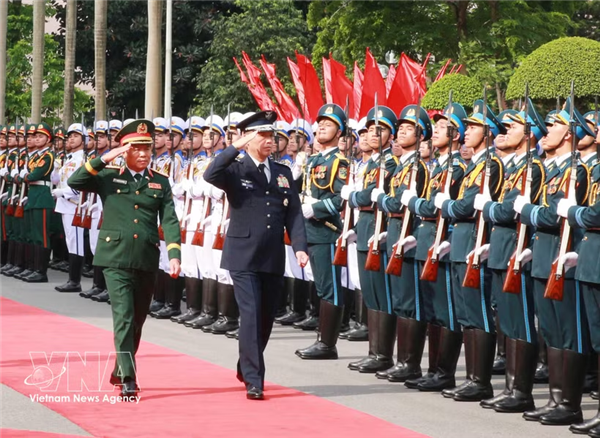 Jefe del Estado Mayor Conjunto de Japón realiza una visita oficial a Vietnam