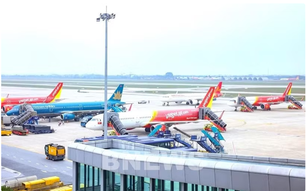 Les compagnies vietnamiennes adaptent leurs vols vers le Japon face au typhon JANGMI
