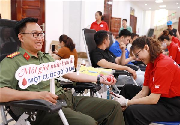 Hơn 3.000 đoàn viên, thanh niên và nhân dân tham gia hiến máu