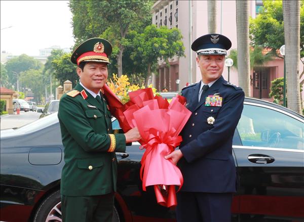 Tham mưu trưởng Liên quân Nhật Bản thăm chính thức Việt Nam