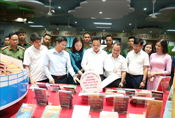 Giới thiệu tư liệu quý kỷ niệm 115 năm Ngày Bác Hồ ra đi tìm đường cứu nước