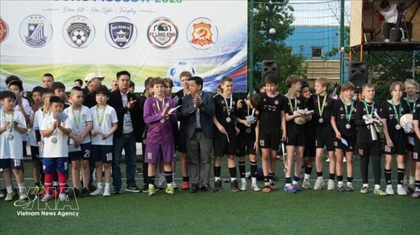 Football passion strengthens bonds among Vietnamese and Russian children