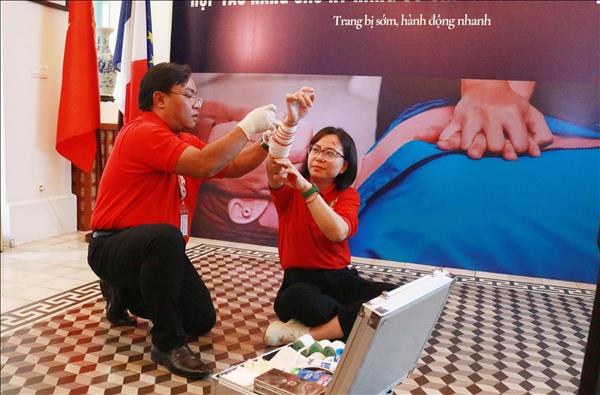 Vietnam, France cooperate to build community first-aid network