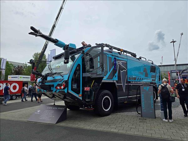 Vietnamese firm showcases technological capabilities at worlds leading firefighting, rescue exhibition