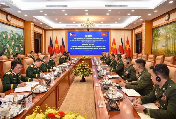 フィリピン軍参謀総長　ベトナムを公式訪問　両国が国防協力の強化で一致