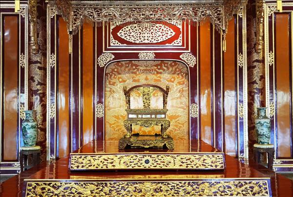 Bảo vật quốc gia Ngai vua triều Nguyễn được trưng bày trở lại tại Điện Thái Hòa