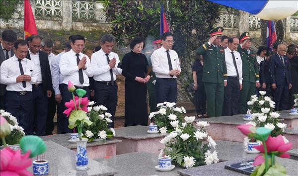 Reburial ceremony for repatriated Vietnamese volunteer soldiers held in Quang Ngai