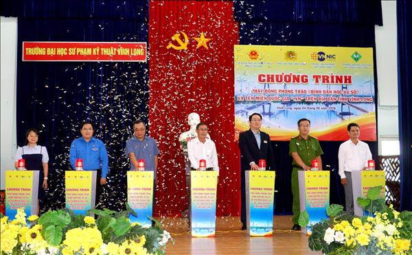 Phát huy hiệu quả đội hình thanh niên tình nguyện hỗ trợ sử dụng các dịch vụ số cơ bản