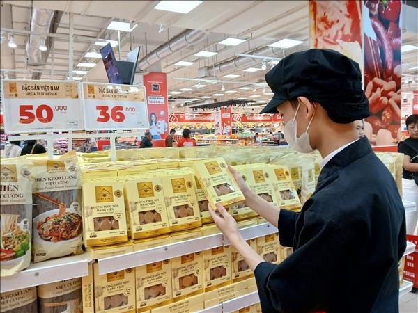 Tăng trưởng ngành dịch vụ và bán lẻ mùa cao điểm du lịch
