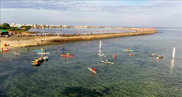 Sôi động Lễ hội chèo SUP Việt Nam 2026 tại đảo Lý Sơn, Quảng Ngãi