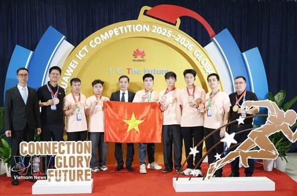 Вьетнамские студенты блестяще выступили на конкурсе Huawei ICT Competition
