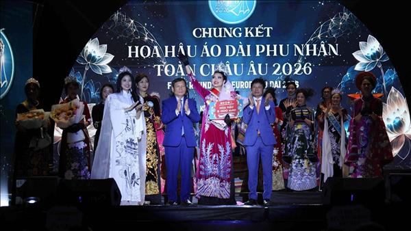 Ao dai shines at colourful celebration of Vietnamese culture in Europe