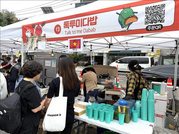 Gian hàng Việt Nam thu hút du khách tại Lễ hội Ẩm thực Thế giới ở Seoul