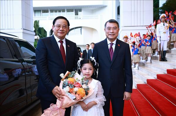 Vietnam y Laos fortalecen relaciones de cooperación