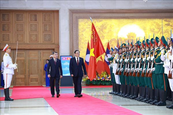 Thủ tướng Lê Minh Hưng chủ trì lễ đón chính thức Thủ tướng Lào Sonexay Siphandone