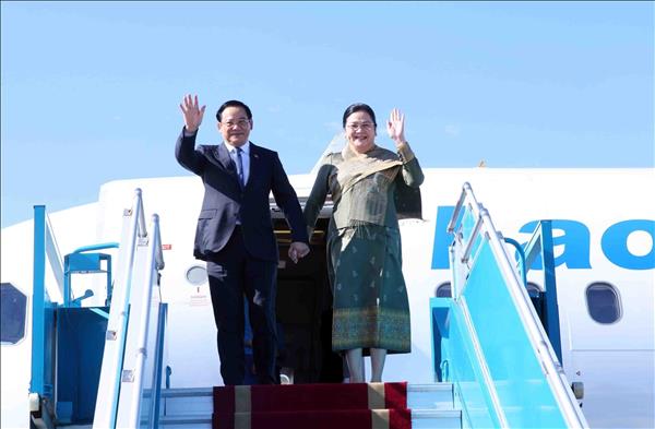 Lao PM arrives in Hanoi for official visit, ASEAN Future Forum