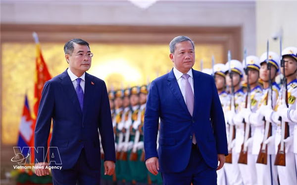 黎明兴总理为柬埔寨首相洪玛奈举行欢迎仪式