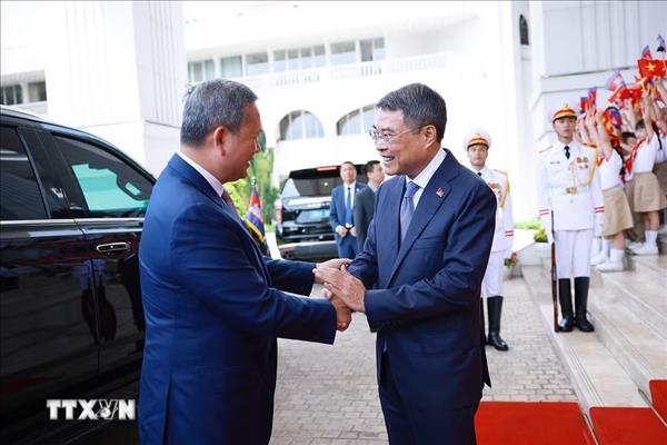 Thủ tướng Campuchia đến Hà Nội, bắt đầu thăm chính thức Việt Nam và dự AFF 2026