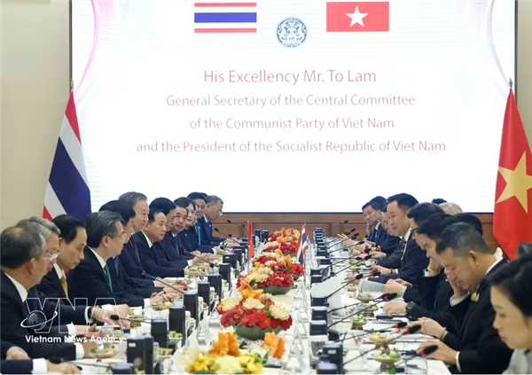 Vietnam et Thaïlande unissent leurs efforts pour bâtir une ASEAN toujours plus forte