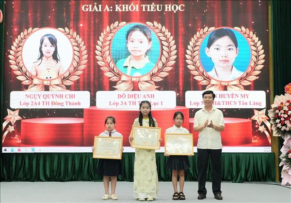 Khuyến khích học sinh tiếp cận tri thức từ sách thông qua hoạt động sáng tạo nghệ thuật
