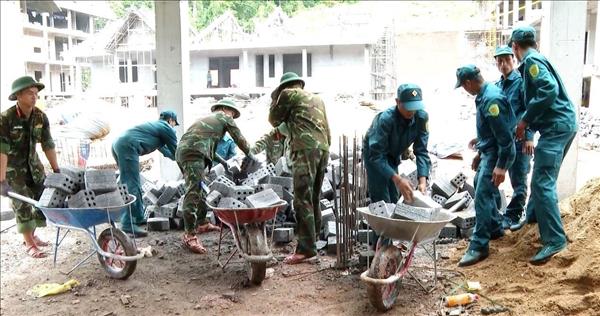 Sớm hoàn thành những ngôi trường mới: Màu áo lính trên công trường vùng biên