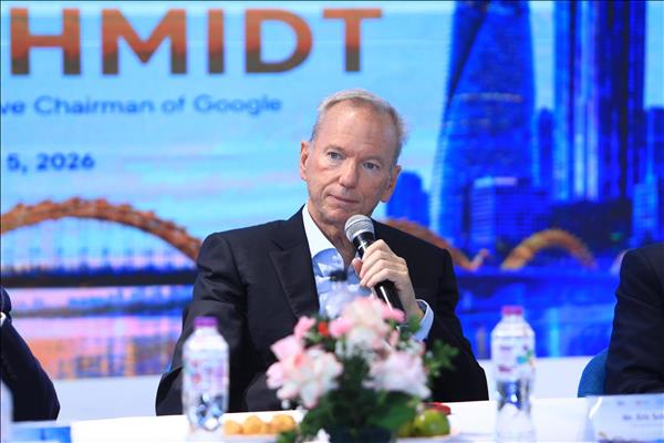 Миллиардер Эрик Шмидт: Вьетнам обладает преимуществами и большим потенциалом для превращения в мировой центр ИИ