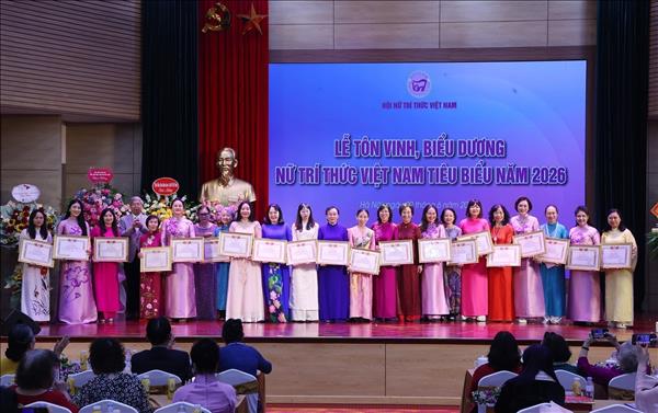 Tôn vinh những đóng góp to lớn của đội ngũ nữ trí thức Việt Nam