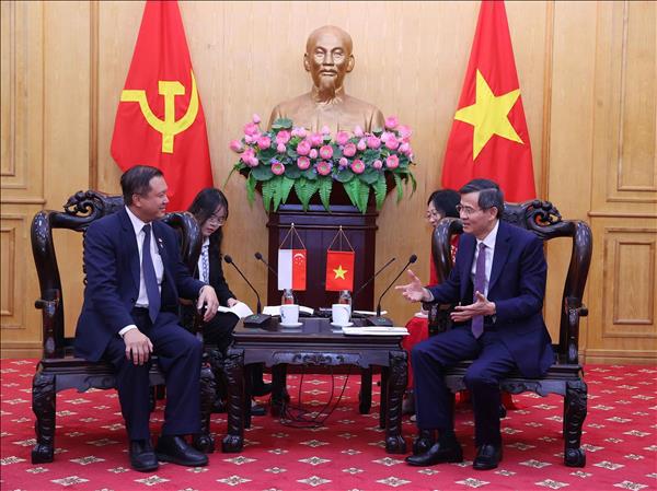 HCMA President receives delegations from Singaporean, Timorese parties